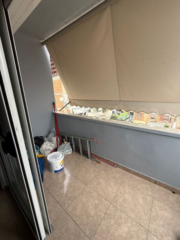 Shitet Apartament 2+1 pranë Ambulancës 9, në Rrugën e Kavajës