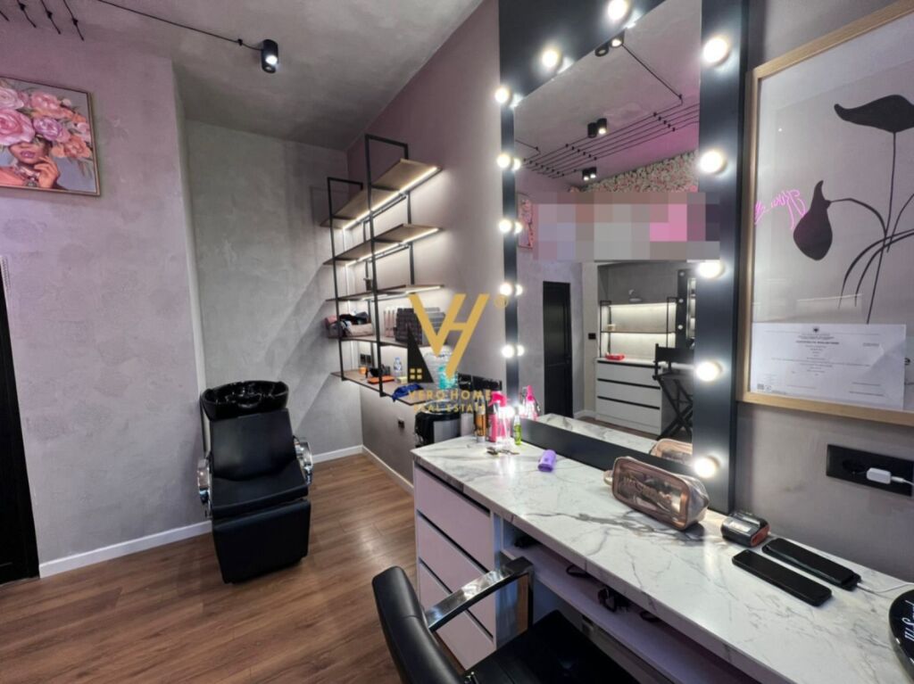 JEPET AMBIENT BIZNESI 60 M2 ME QERA TE URA E NISHARAKUT 40.000 LEKE