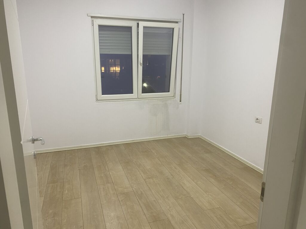 Jepet me qira apartament 2+1+2 tek Rruga e Kosovarëve