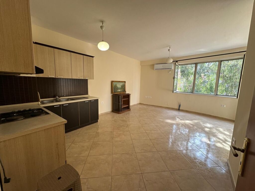 🏢Selvia, vicino all'Hotel Black Diamond, appartamento 2+1+2 in affitto, parzialmente arredato 70.000 Leke