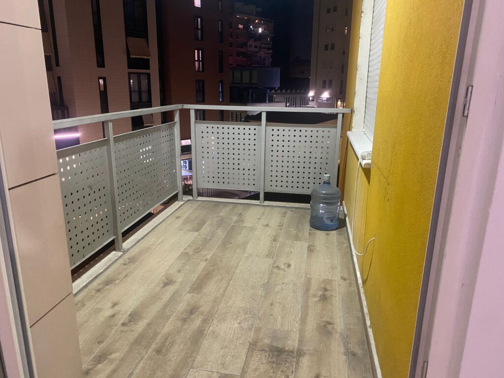 Jepet me qira apartament 2+1+2 tek Rruga e Kosovarëve