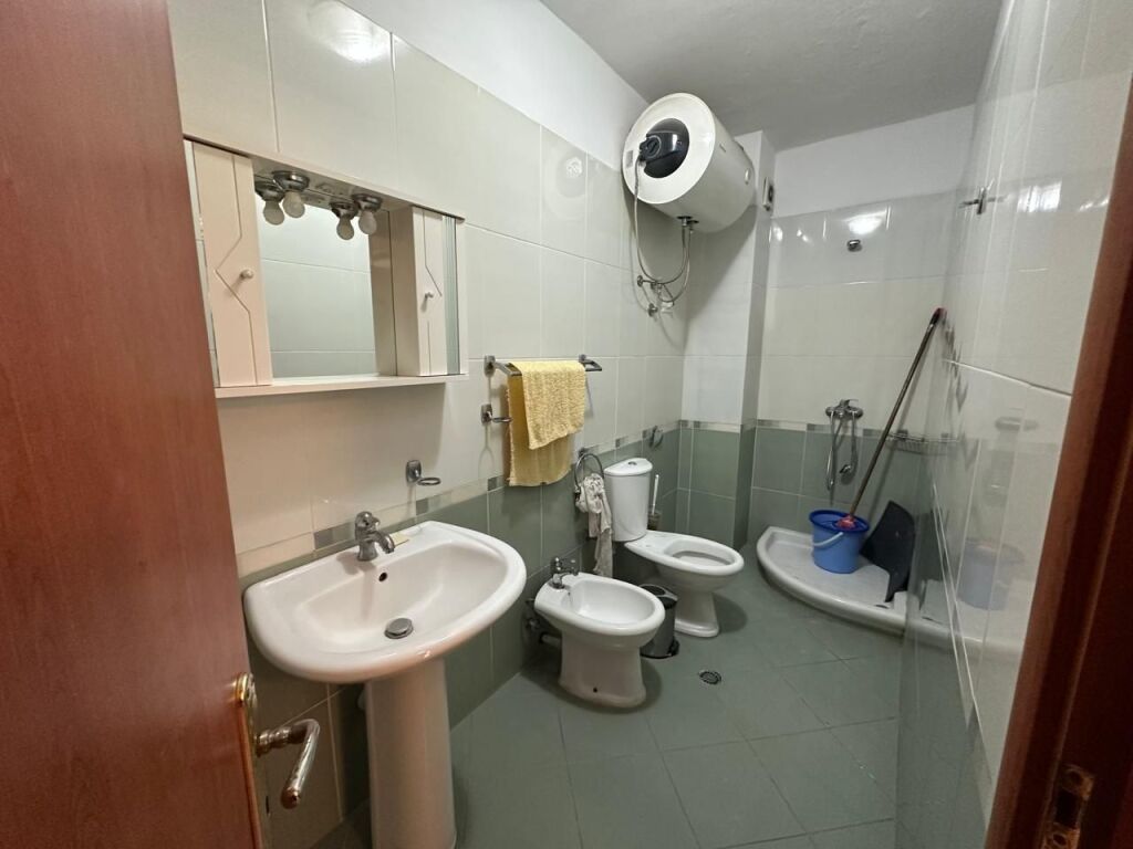 🏢Selvia, vicino all'Hotel Black Diamond, appartamento 2+1+2 in affitto, parzialmente arredato 70.000 Leke