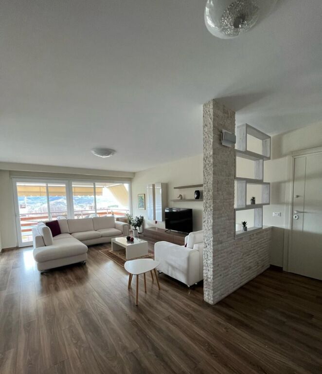 Jepet me qera Apartamenti 2+1+2 , Rezidenc Long Hill mbrapa Teg 1500 euro