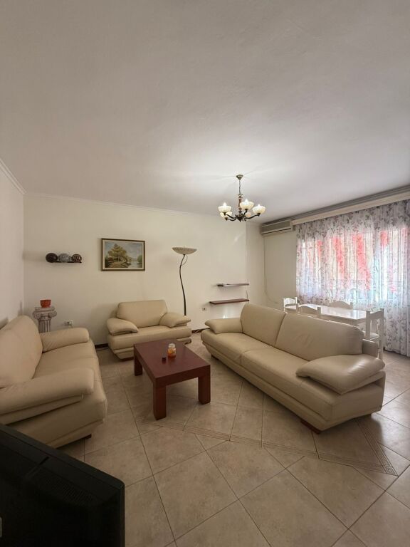 Apartment 2+1, Bllok!