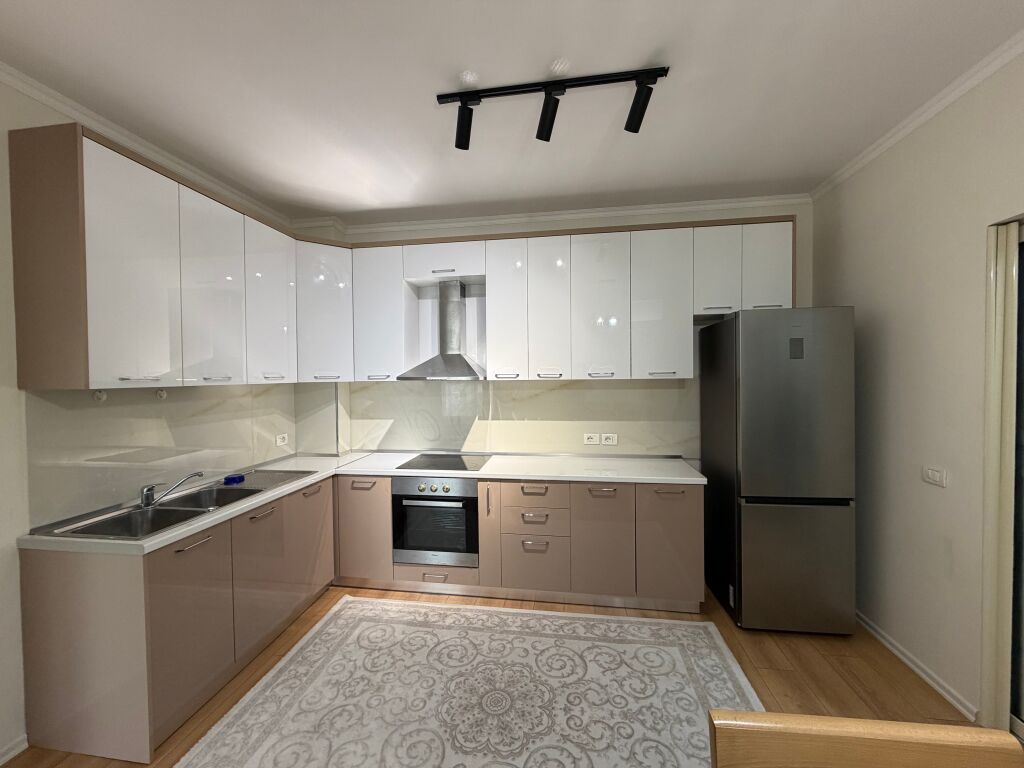 Apartament 2+1+Parkim me qera tek Kopshti Botanik