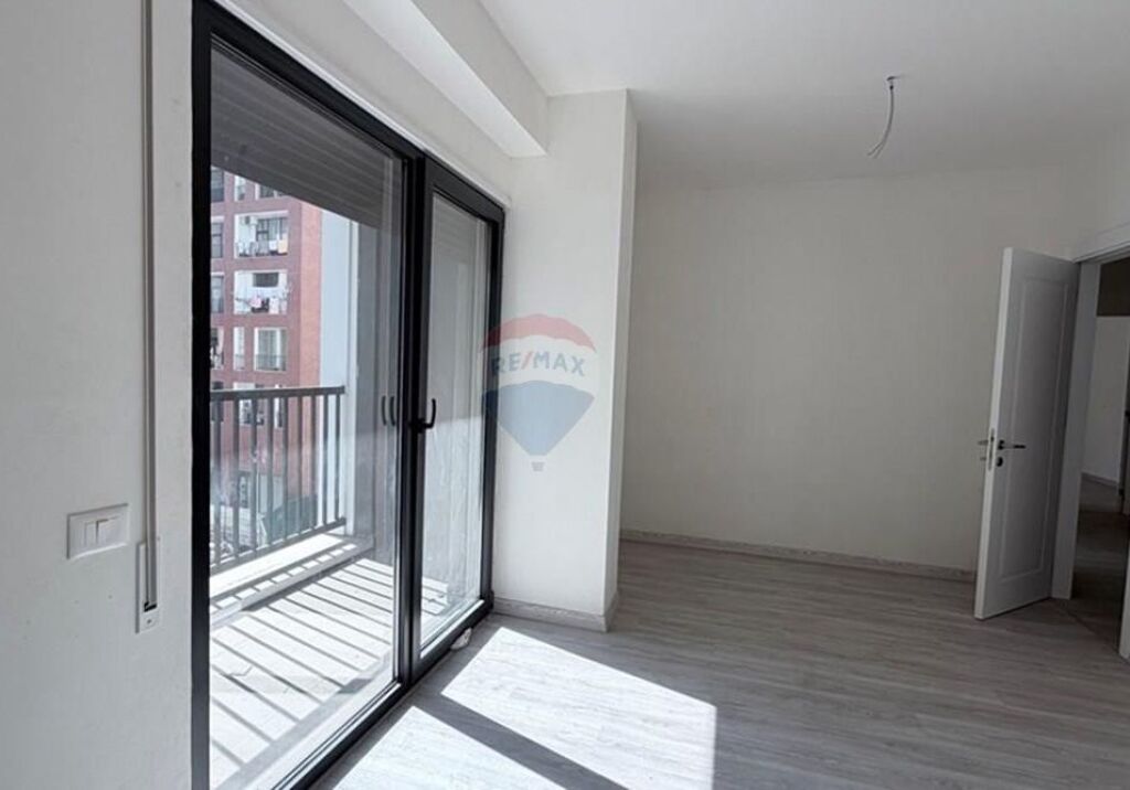 Apartament - Për Qira - Bulevardi i Ri, Tiranë