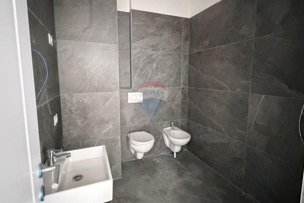 Apartament - Për Qira - Bulevardi i Ri, Tiranë