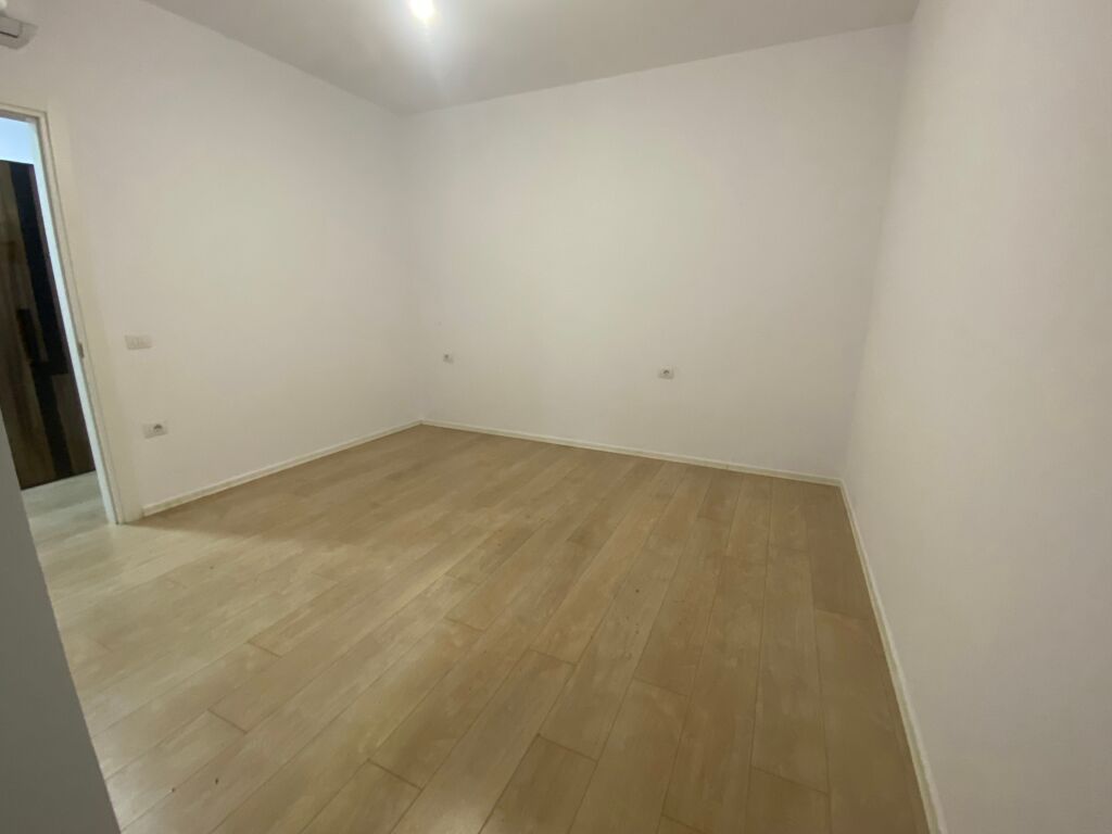 Jepet me qira apartament 2+1+2 tek Rruga e Kosovarëve