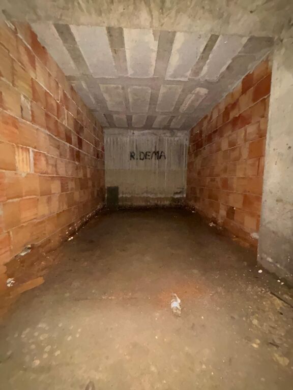 Shitet Garazhd Tek Ish Urt Ne Durres