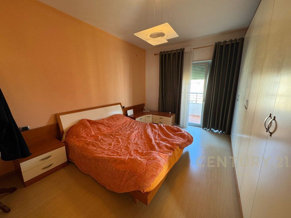 SHITET APARTAMENT 3+1+2 NE QENDER , DURRES !