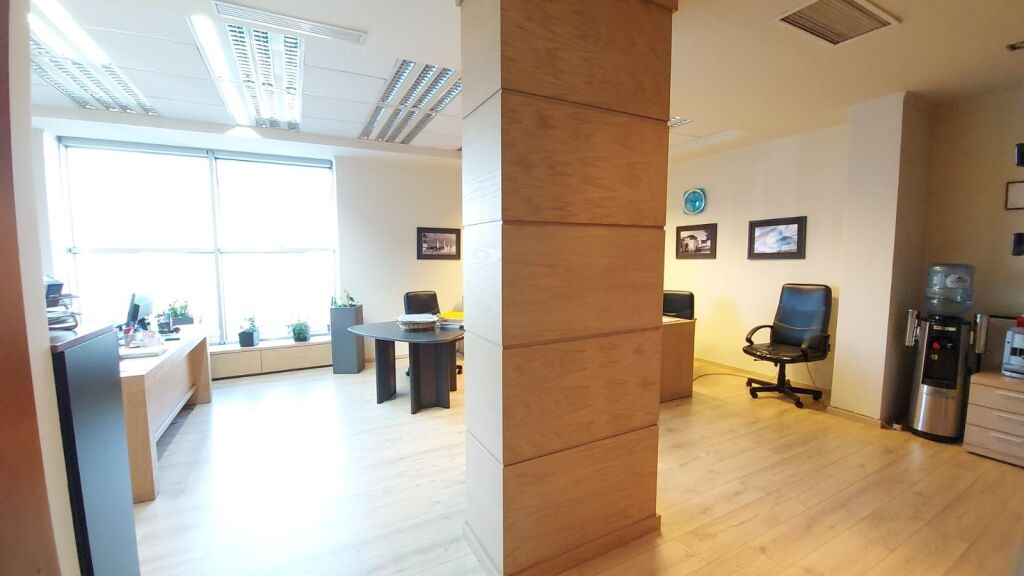 Zyre per shitje prane liceut, rruga Elbasanit