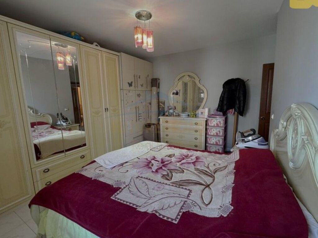 Shitet, Apartament 2+1+2, Laprake, Tirane