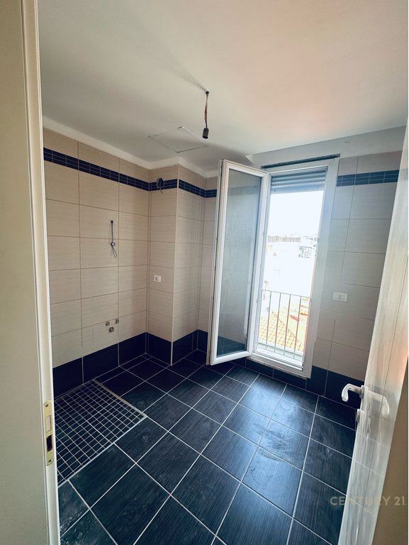 Appartamento 2 + 1 in vendita a Shkëmbi i Kavajës