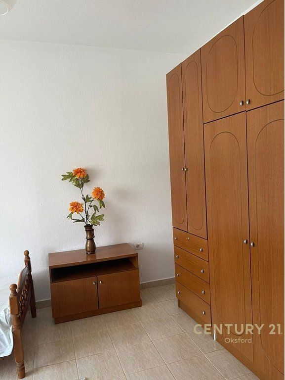 APARTAMENT PËR QIRA 2+1 ME POST PARKIMI PRANE ISH DOGANES 450 € /Muaj Sip. Totale  130m2