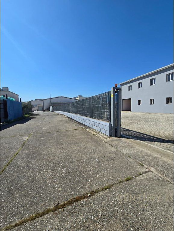 Magazinë 2-katëshe me qira – Shkozet, Durrës , vendndodhje strategjike për biznes, prane portit dhe autostrades !!!