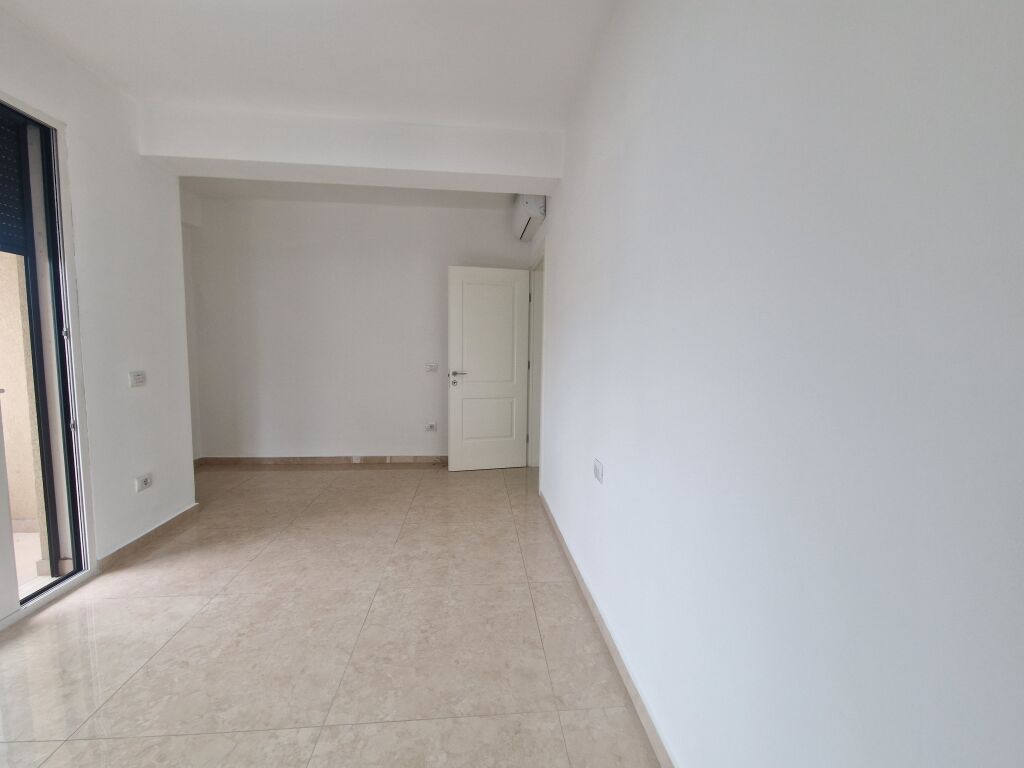 Jepet apartament per zyra ne Myslym Shyr