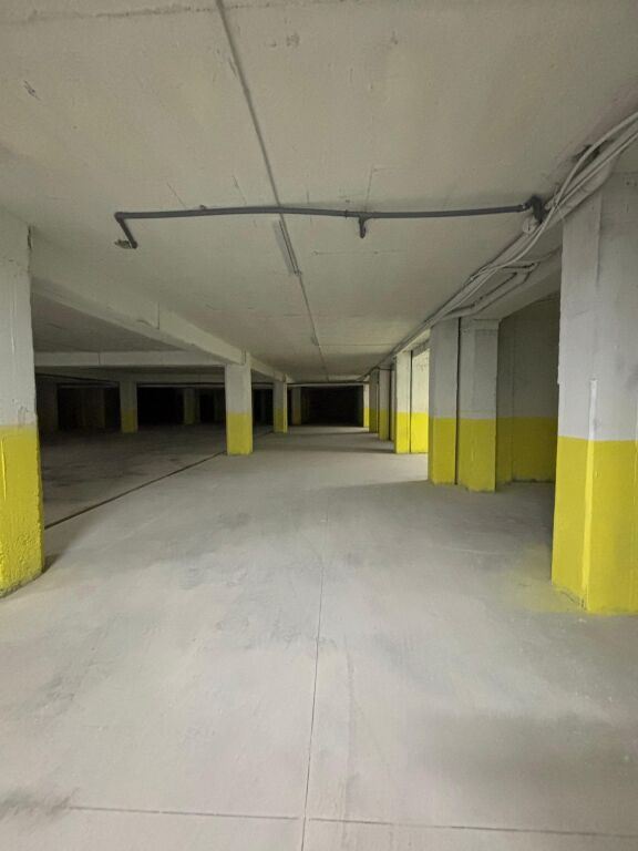 Shitet Garazhd Tek Ish Urt Ne Durres