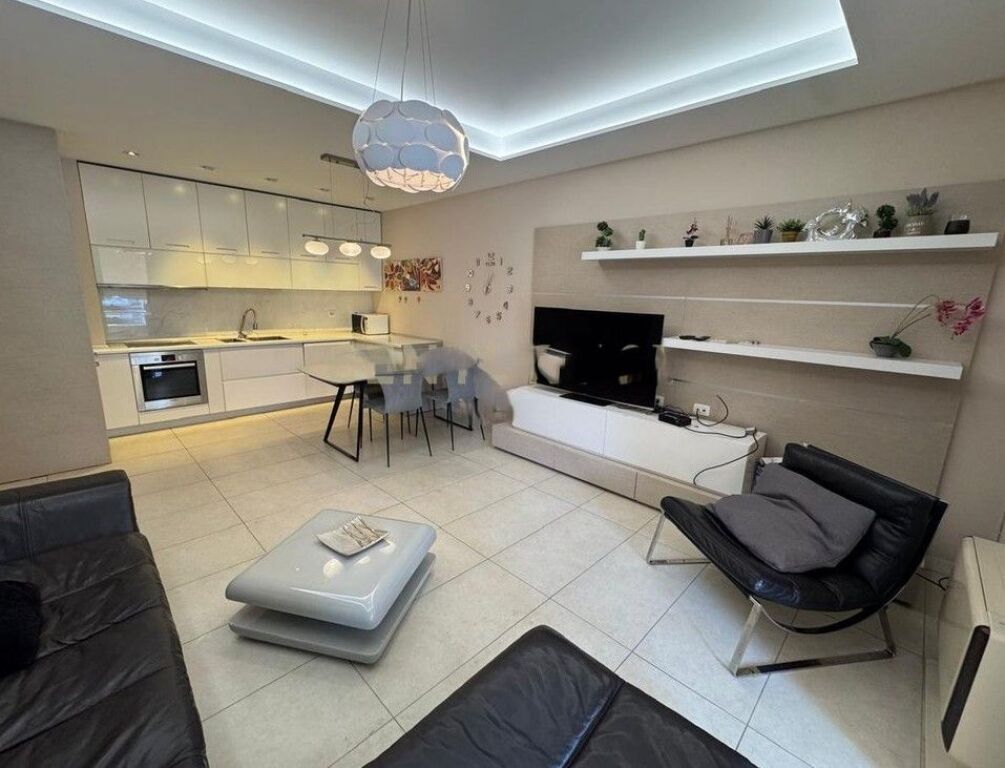 Shitet apartament 1+1 te Liqeni i thatë