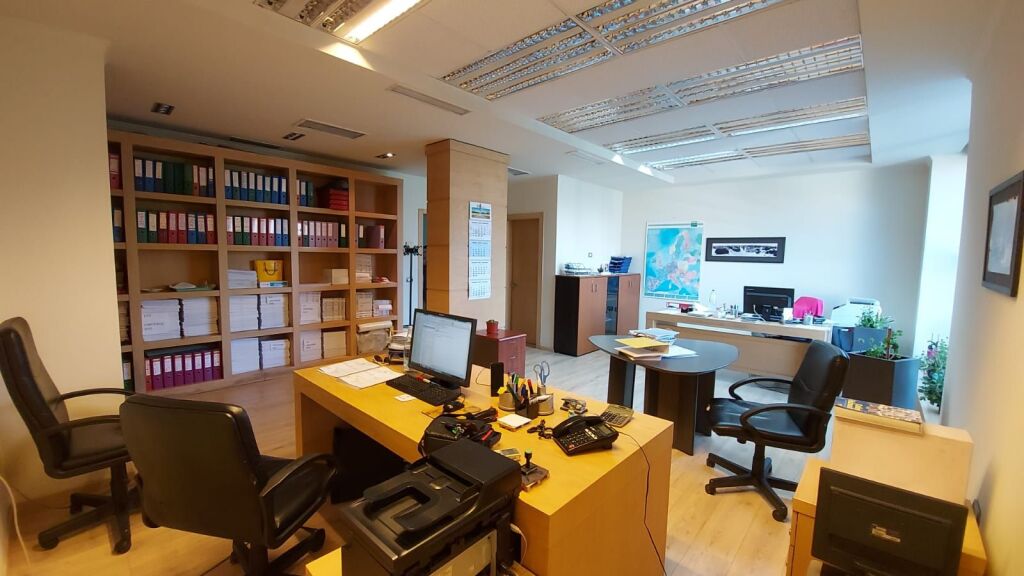 Zyre per shitje prane liceut, rruga Elbasanit