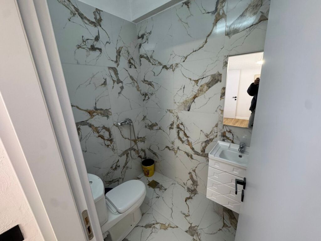 2+1+2 for Rent, Former Park