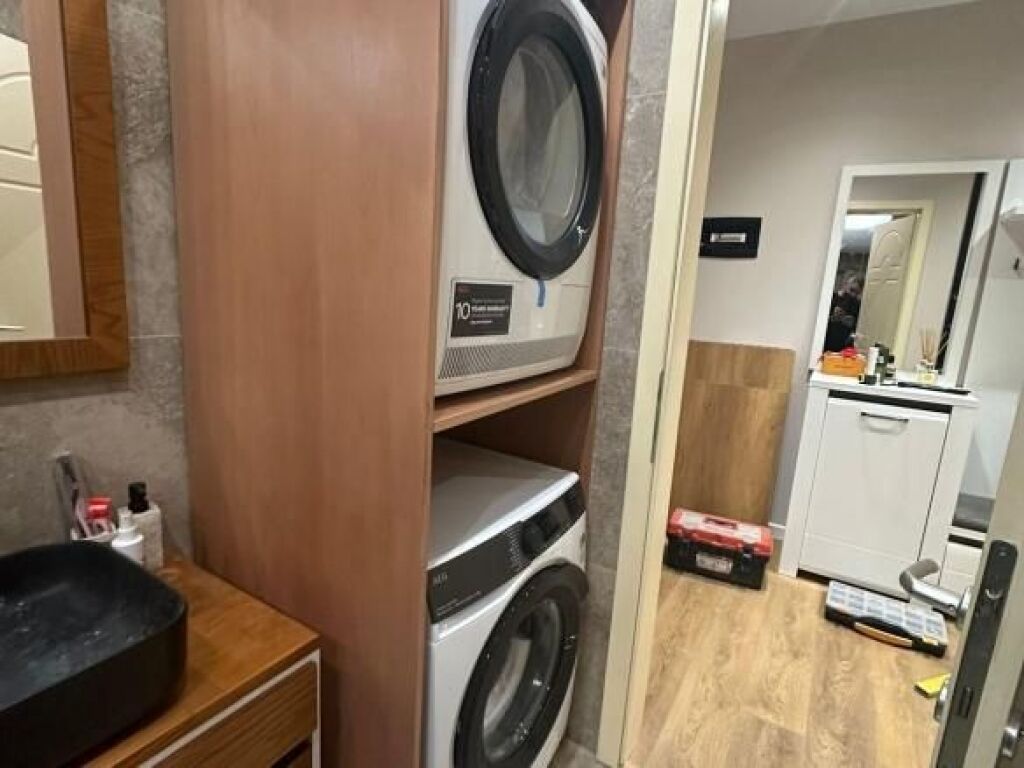 Shitet apartament lluksoz 1+1 te Liqeni i Thate