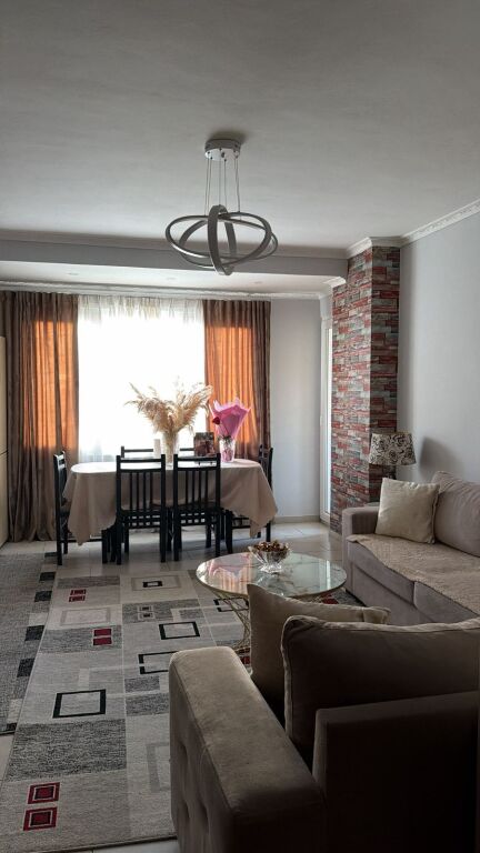 Jepet me qera apartament 2+1 në Astir