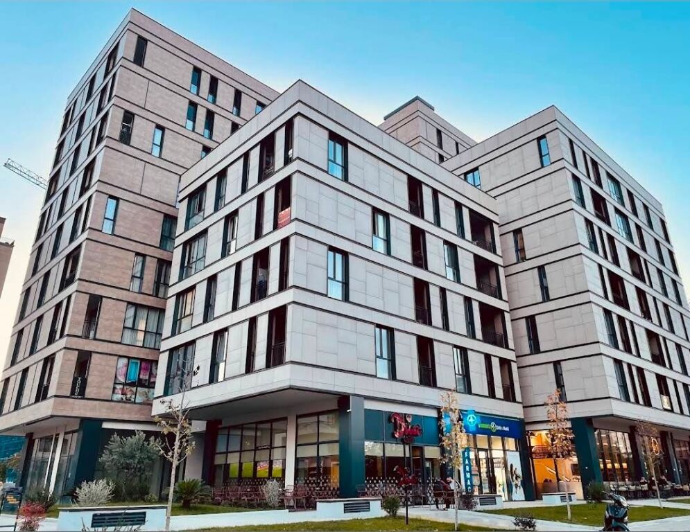 Ish Fusha e Aviacionit 2+1+2 Jepet me qera