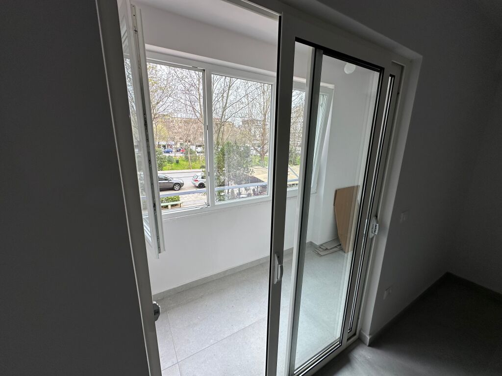 Apartament 4+1 per zyra me qera ne Brryl