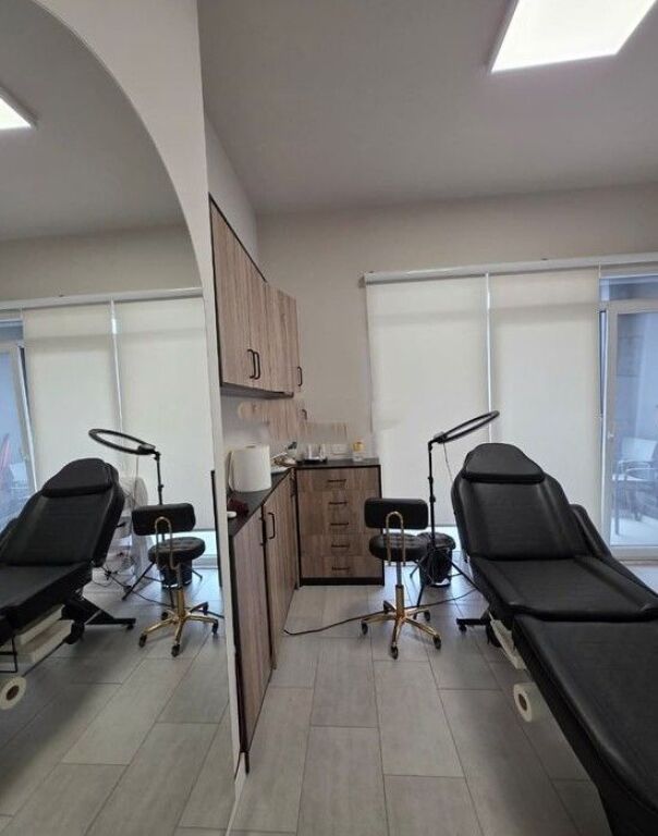 SHITET BIZNES DERMO-ESTETIK MBRAPA KOMPLEKSIT SQUARE 21