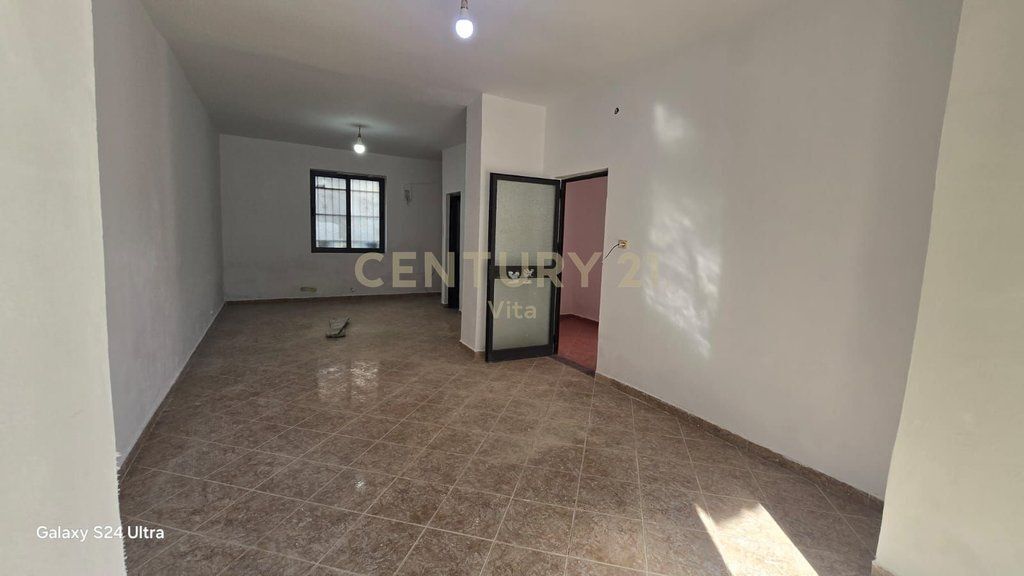 SHITEN 2 DYQANE BUZE RRUGE KRYESORE, DURRES!!