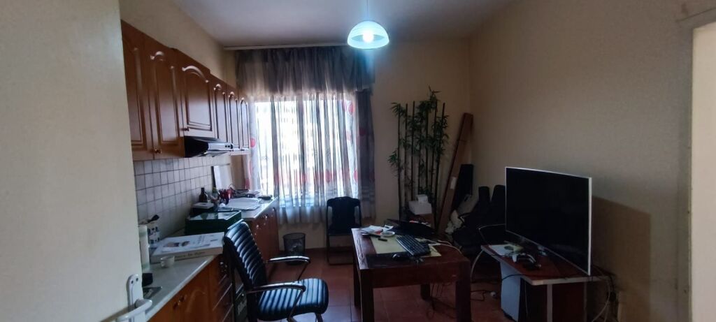 ZYRE ME QIRA  RRUGA E ELBASANIT 100 M2 70.000 LEKE