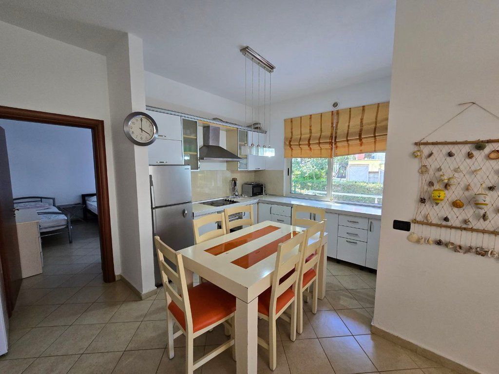 APARTAMENT 2+1 ME OBORR PER SHITJE TEK LURA 1