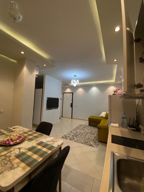 Shitet Garsionere Tek Shkembi i kavajes