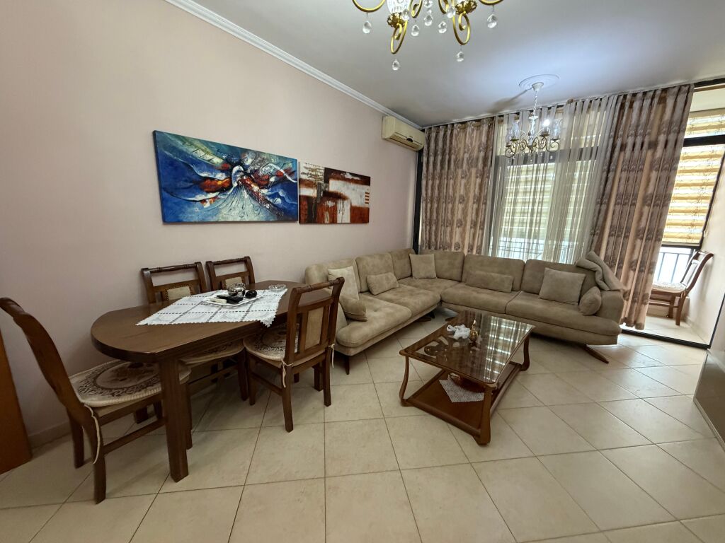 ~Qera ,Apartament 2+1  📍Yzberisht prane Big market ~Kati 2 me ashensor ~Cmimi 450 ne muaj i padiskutueshem