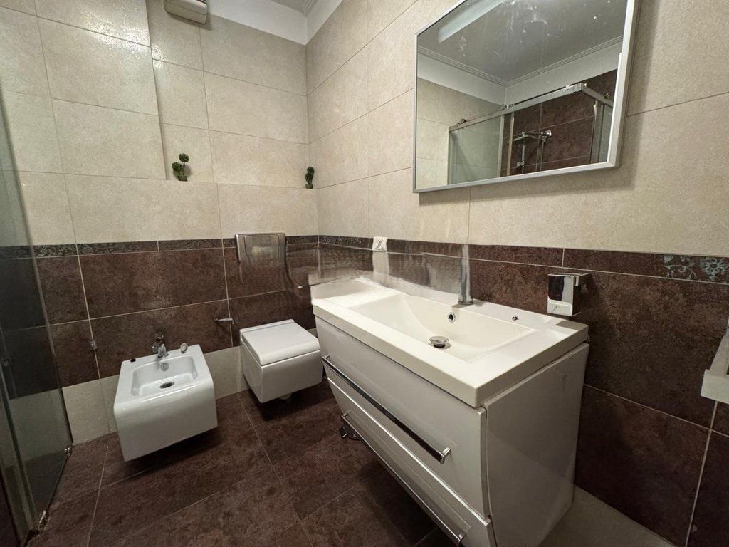 Shitet 1+1 te Liqeni i thatë!