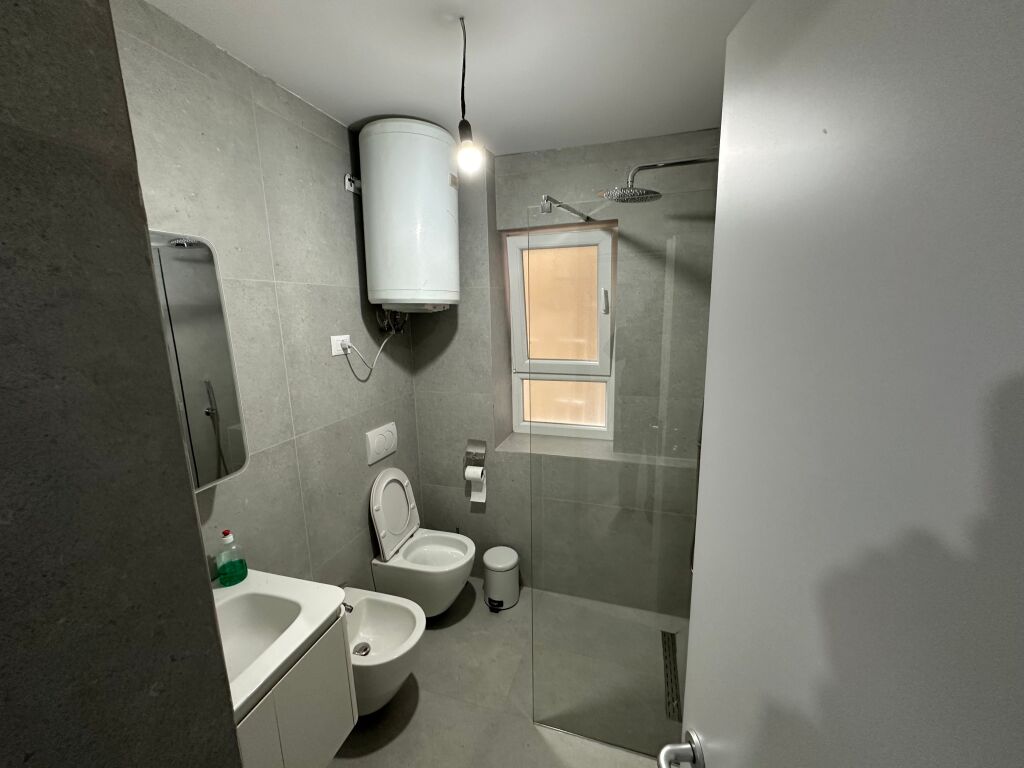 Apartament 4+1 per zyra me qera ne Brryl