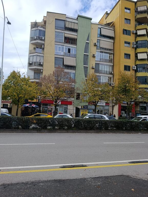 VENDESI DUE APPARTAMENTI 1+1_VIA MUHAMET GJOLLESHA