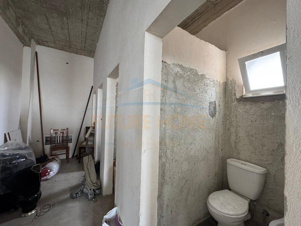 Qira, Godine Biznesi, Lundër