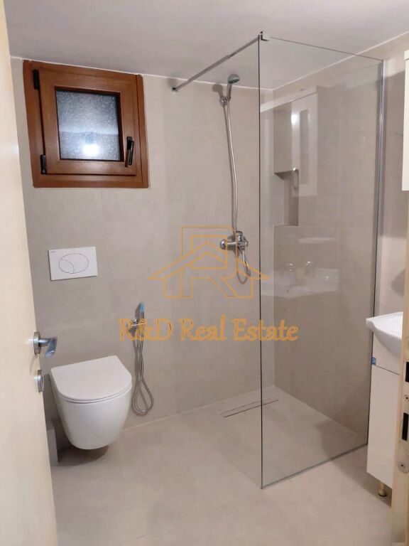 🏡 SHTËPI ME QERA – Duplex, Rruga Pasho Hysa (Ali Demi)