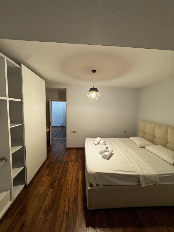 Apartament me qera