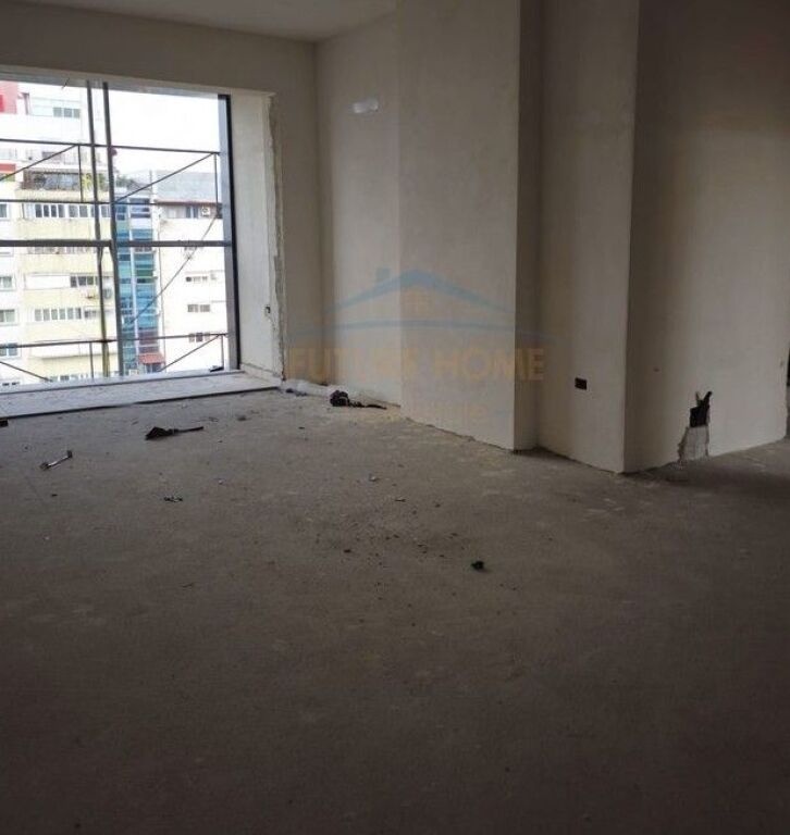 Shitet, Apartament 2+1+2, Laprake,Tiranë
