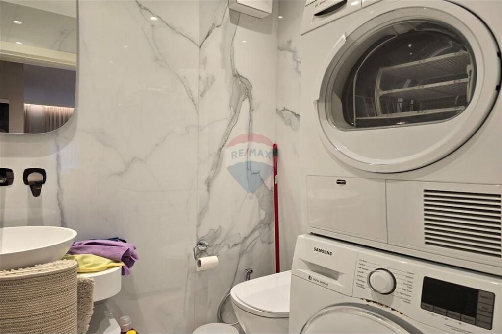 Apartment - For Rent - 9 Floors, Tirana