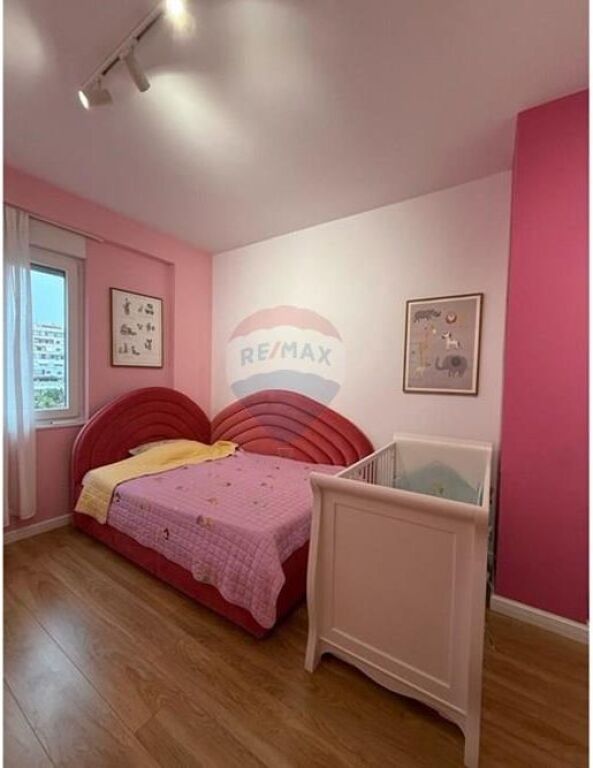 Shitet Apartament 2+1+2 te Rruga e Barrikadave