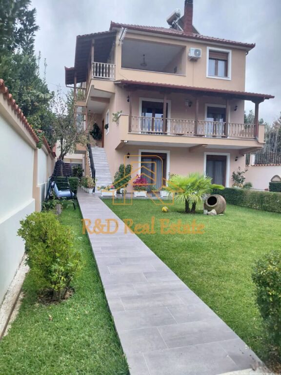 🏡 SHTËPI ME QERA – Duplex, Rruga Pasho Hysa (Ali Demi)