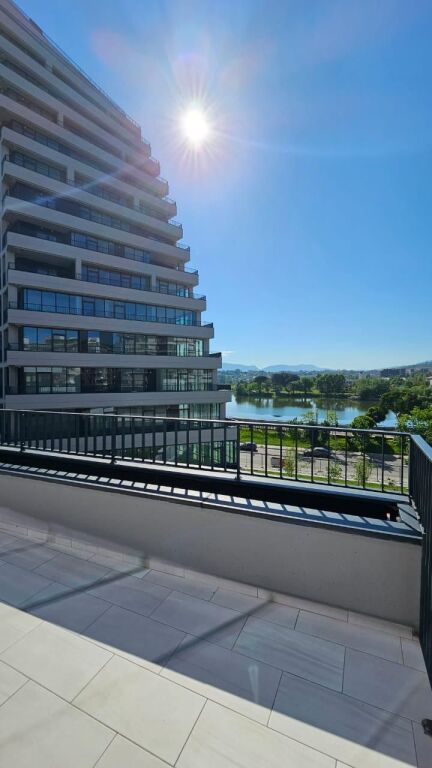 Zyre me qera tek Lake View