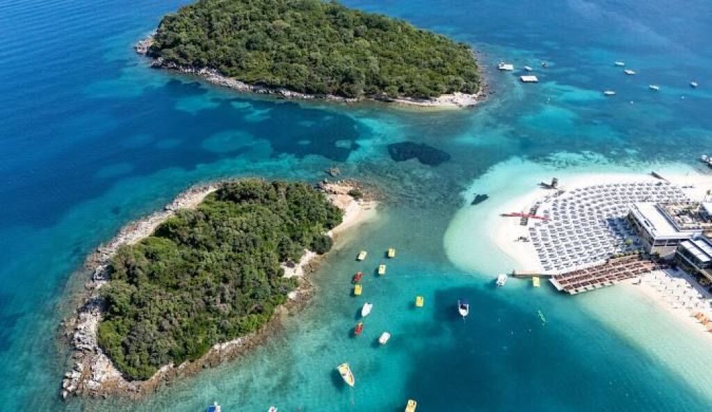 Shitet Ndertes 2 kateshe ne Ksamil, me Pamje deti !