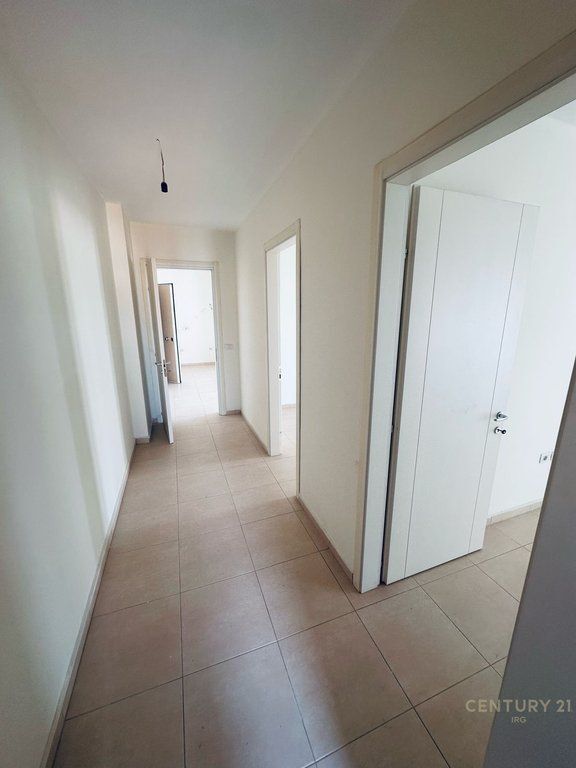 Appartamento 2 + 1 in vendita a Shkëmbi i Kavajës