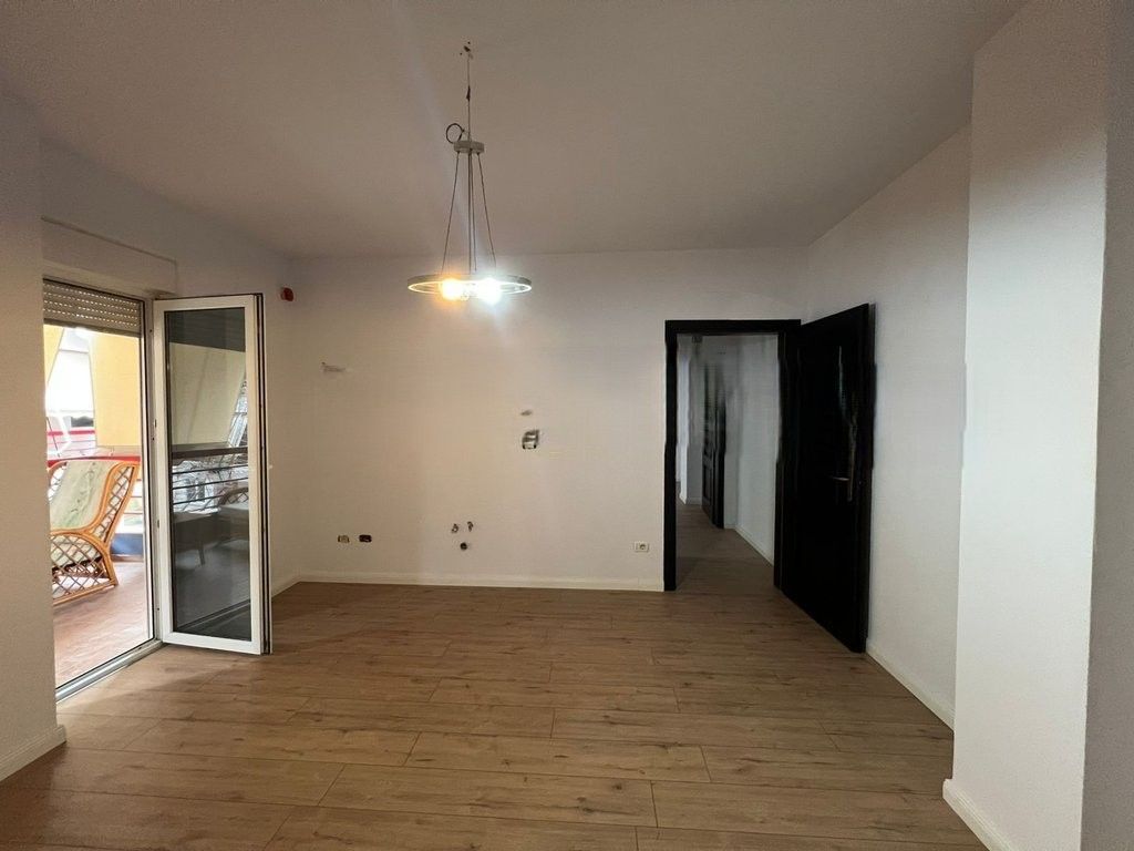 Jepet me qera apartament 1+1 – Kompleksi Kolombo, Liqeni i Thatë 500 € /Muaj
