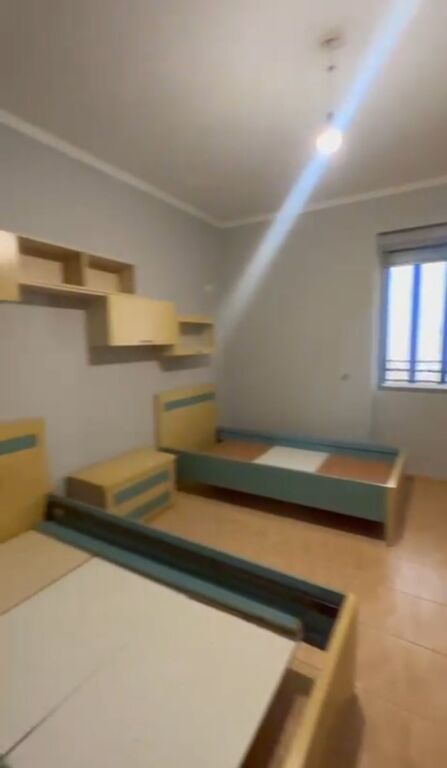 In vendita 2+1, Fresk