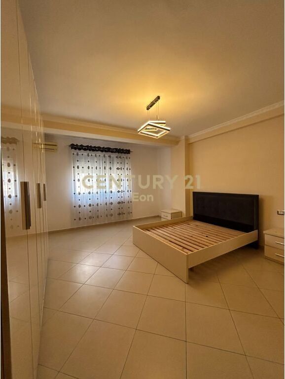 APARTAMENT 2+1 PER QIRA ,TEK DREJTORIA E POLICISE DURRES!
